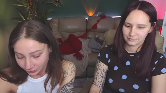 hotcaramelstrio (XloveCam): fotod ja profiil