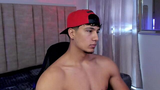 Preview photo of webcam model valkor-rian on Flirt4Free