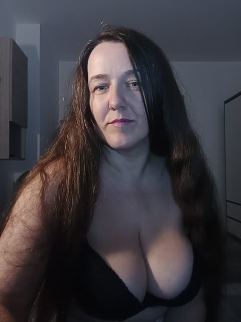 angela100, webcammodell på BongaCams: bilder
