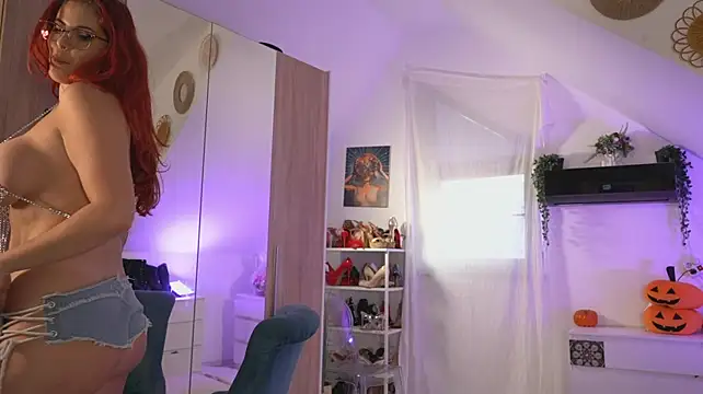 Preview photo of webcam model Amaliamour on Stripchat