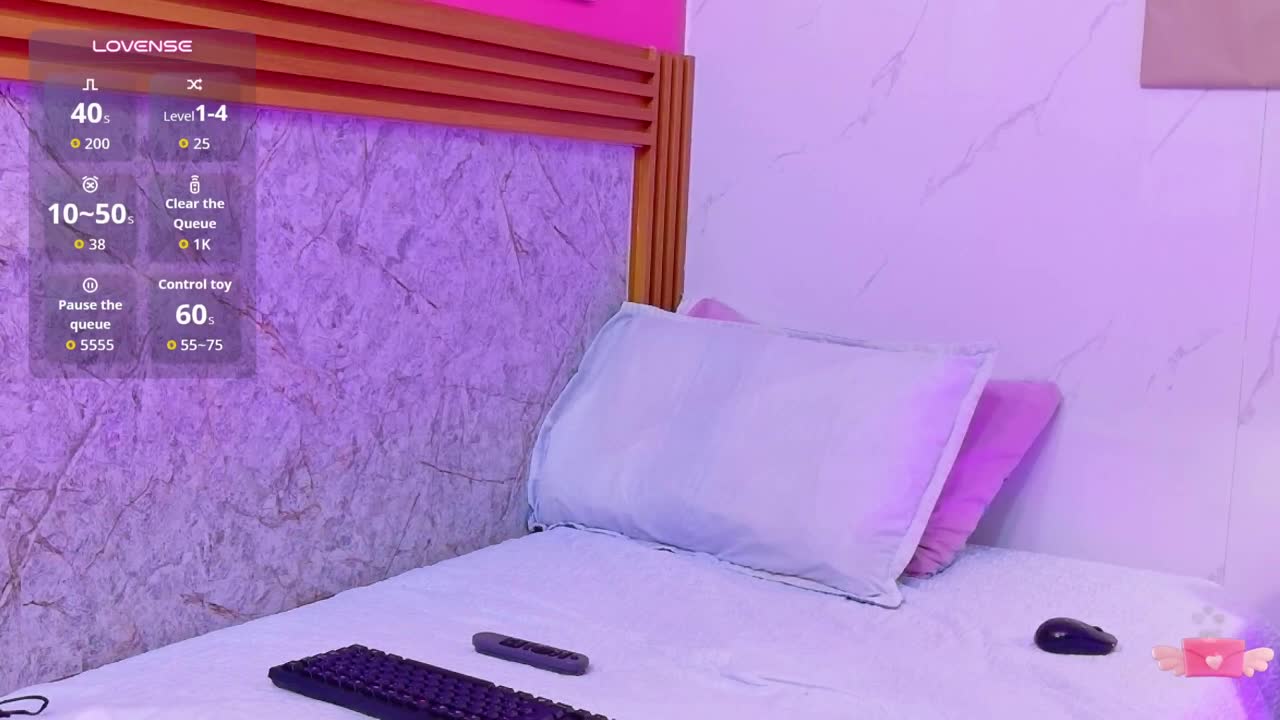 hottieemily di XloveCam: foto model webcam