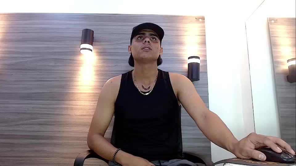 Preview photo of webcam model lelehott on XloveCam