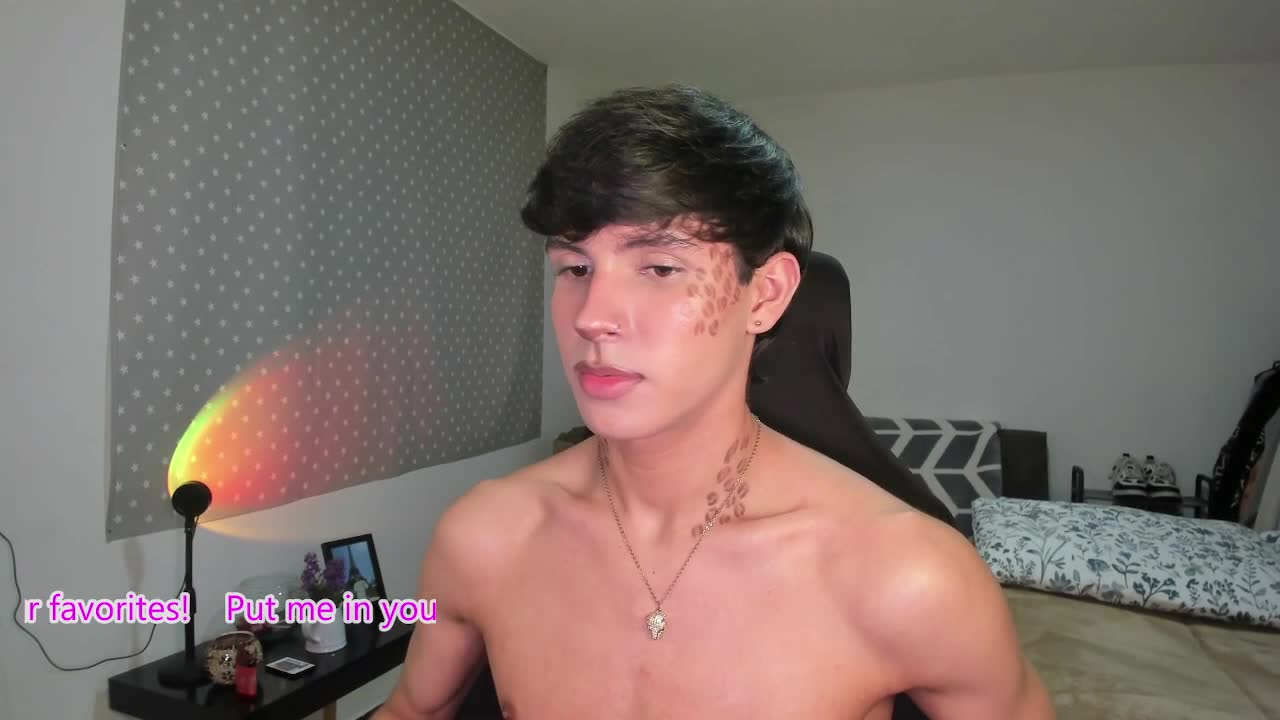 angelitocute – Webcam-Modell auf XloveCam