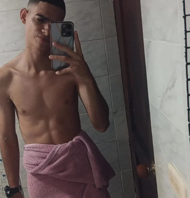 Robin_cassamir, cam model su Stripchat: foto