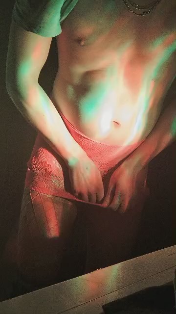 Preview photo of webcam model saatisboy on Cam4