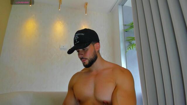adrian-gomez, webcammodel på Flirt4Free: fotos