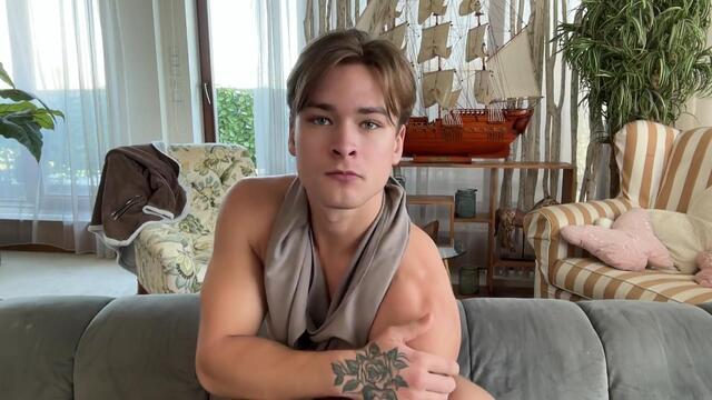 Preview photo of webcam model sasha-hamilton on Flirt4Free