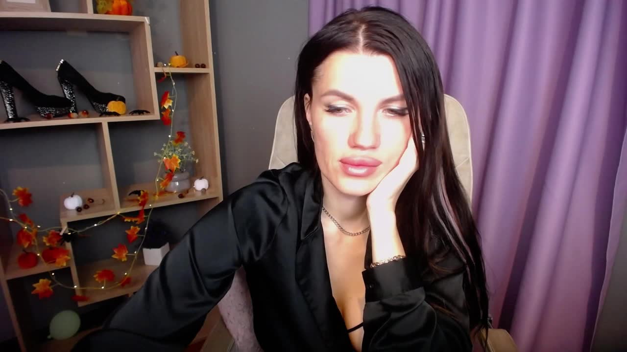 milaloona (XloveCam): nuotraukos, profilis
