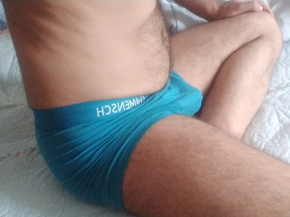 Preview photo of webcam model hairy_macho90 on Stripchat