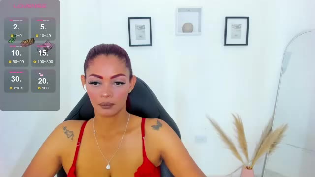 monserrat__1, webcammodel på Chaturbate: fotos