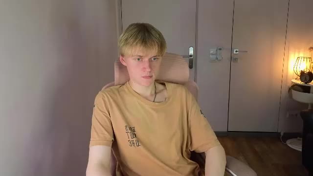 Preview photo of webcam model avenrey on Chaturbate