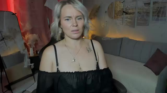 charming_daphny – Webcam-Modell auf Chaturbate