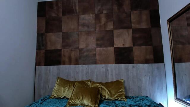 Preview photo of webcam model roman-kade on Flirt4Free