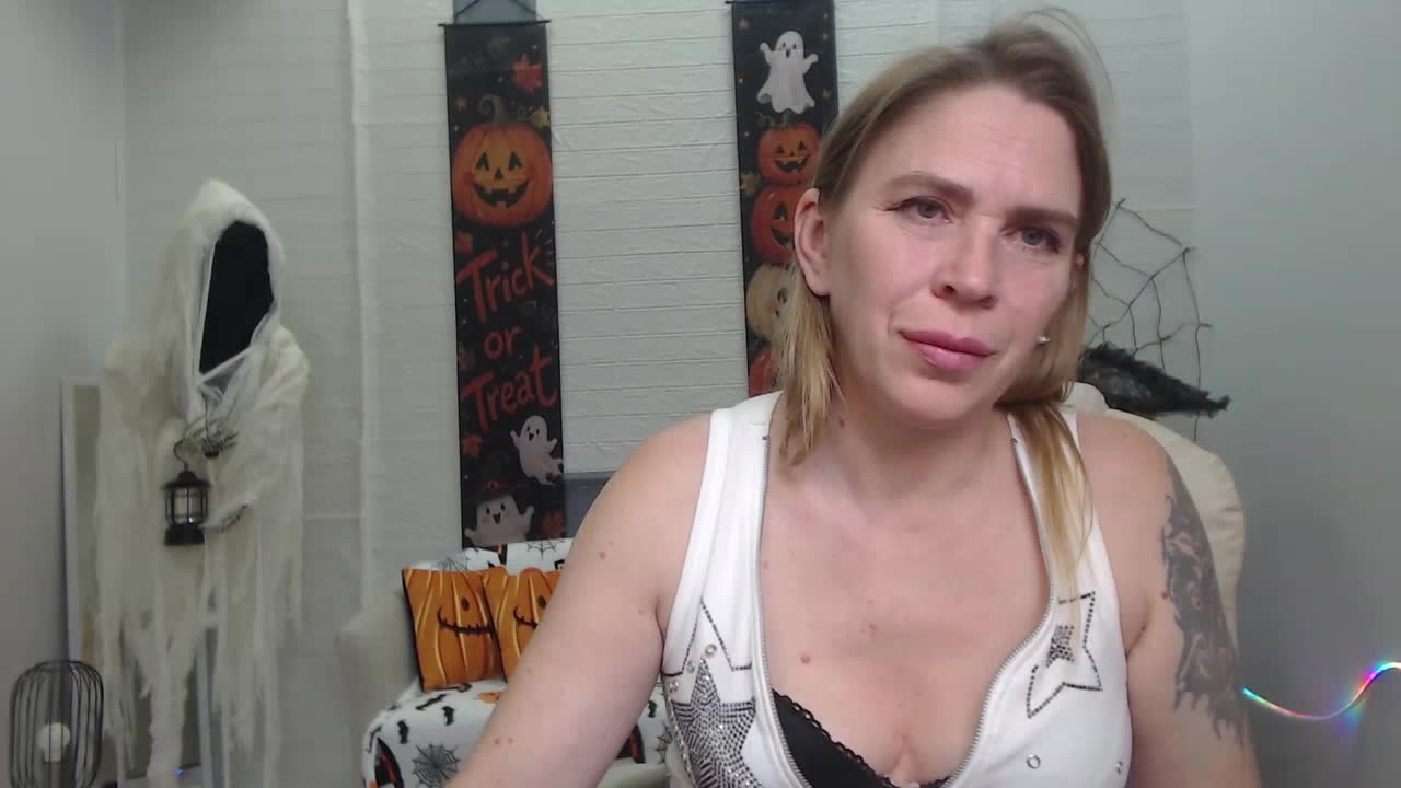 tessadaybreak, вебкам модел на XloveCam: слике