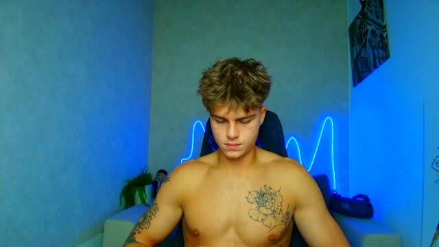 Preview photo of webcam model denny-howard on Flirt4Free