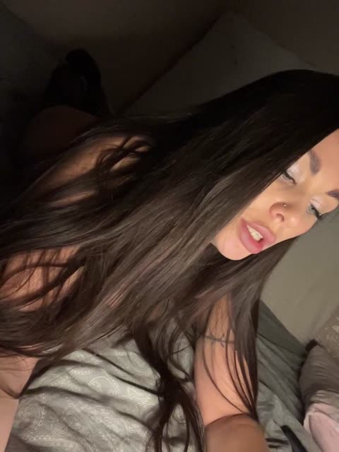 -hennessy-, modèle webcam BongaCams : photos