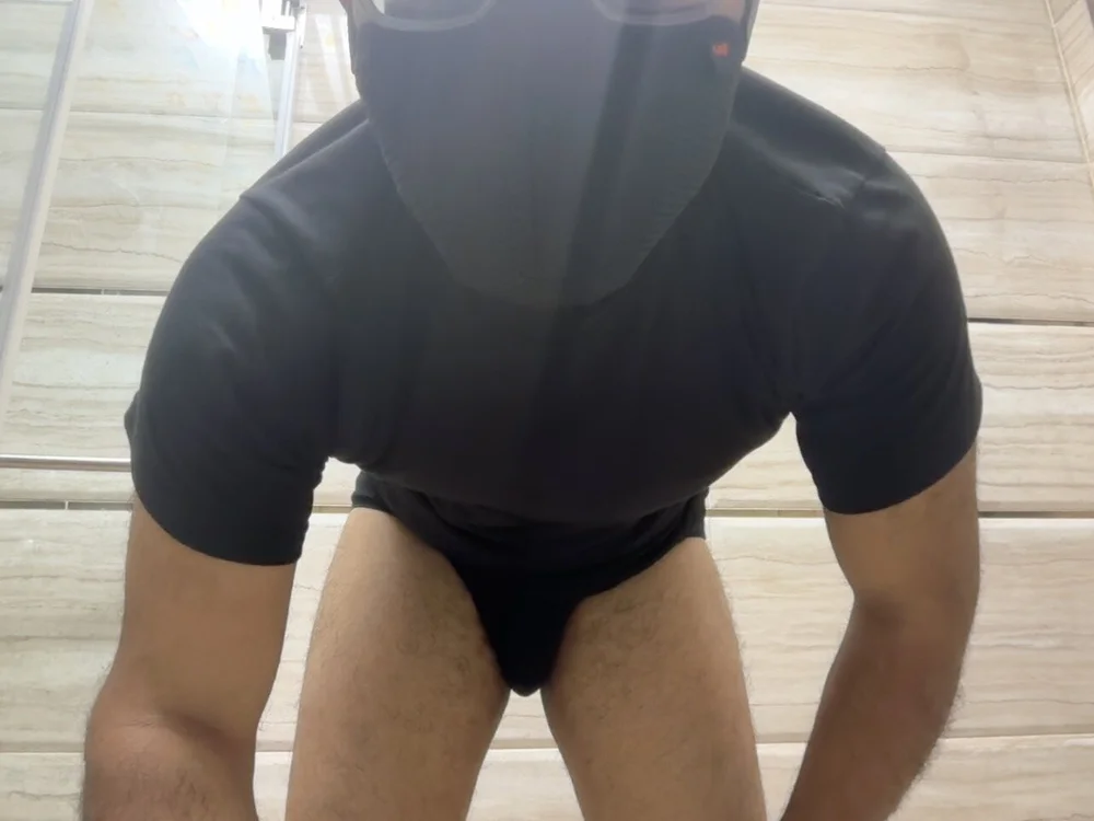 Preview photo of webcam model hairybear777 on Stripchat