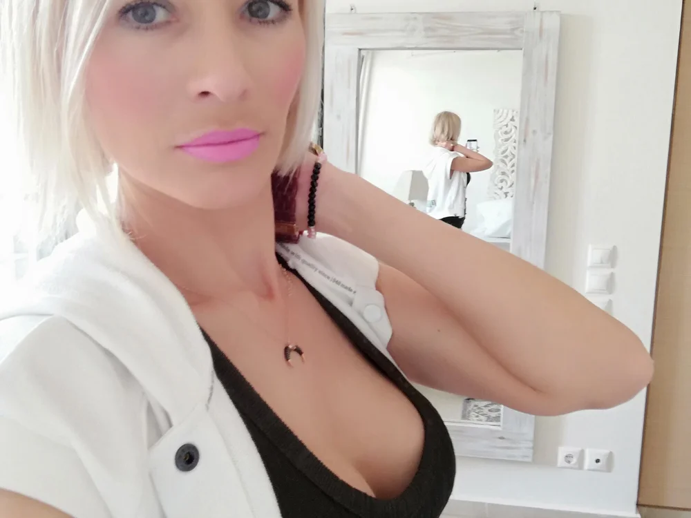 Preview photo of webcam model _Maddalena_ on Stripchat