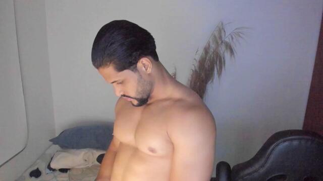 Preview photo of webcam model pier-simons on Flirt4Free