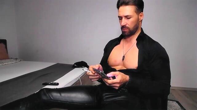 Preview photo of webcam model mike-abbs on Flirt4Free