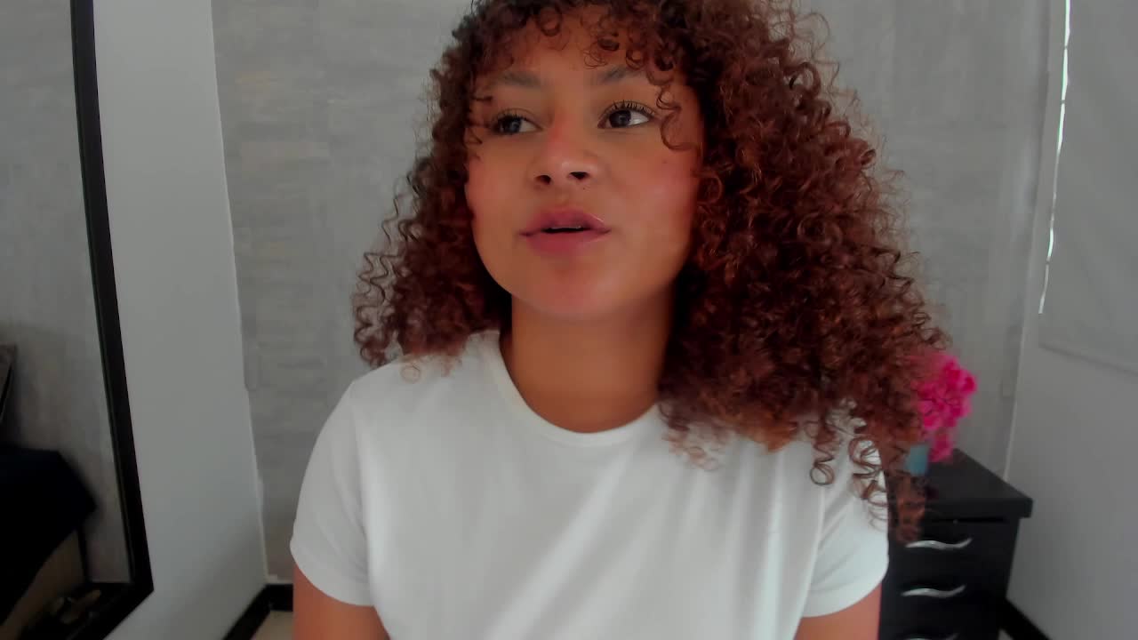 sofiapassionne na XloveCam: slike in profil