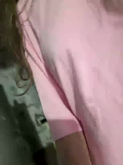 kisssssesmee, modèle webcam BongaCams : photos