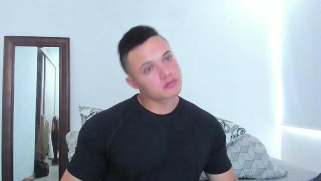Preview photo of webcam model levi-shane on Flirt4Free