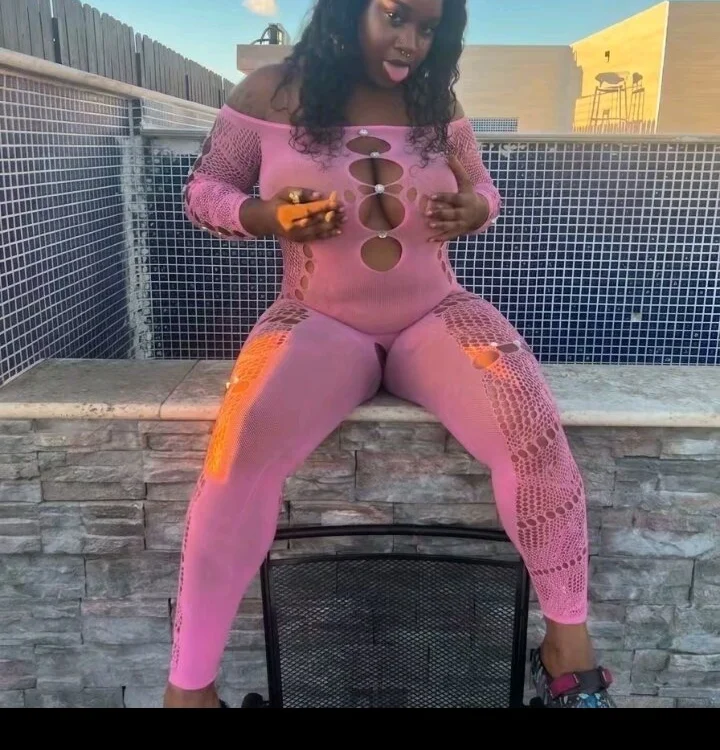 Preview photo of webcam model Thatssoraven on Stripchat