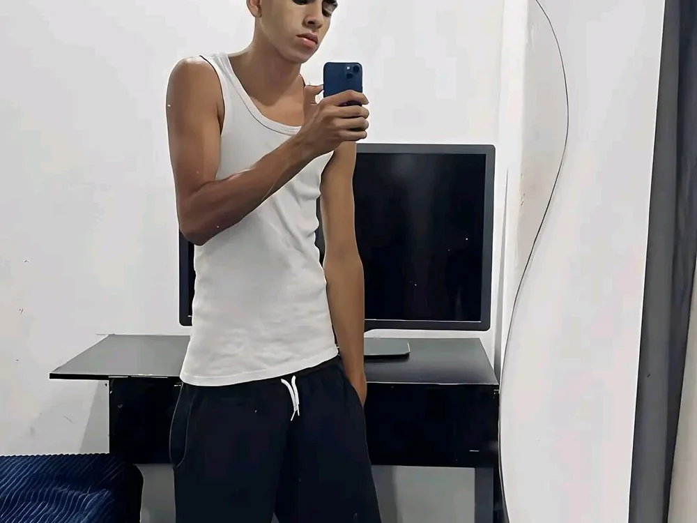 LeandroNelson420, вебкам модел на Stripchat: слике