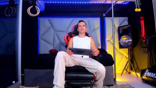 ayden-miller: عارضة كاميرا ويب على Flirt4Free