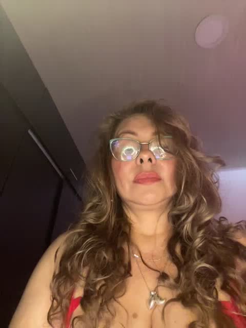 miaamoretti — XloveCam ওয়েবক্যাম মডেল: ছবি