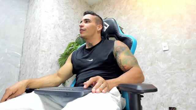 joseph-core, webcammodel på Flirt4Free: fotos