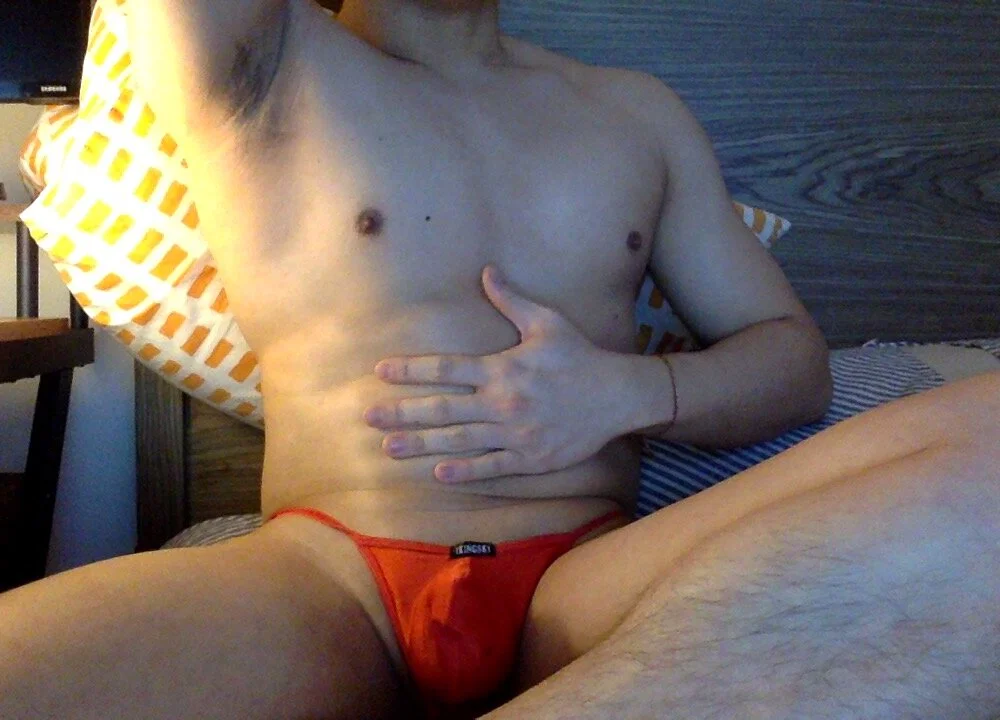 aznthonglover12 na Stripchat: fotky a profil