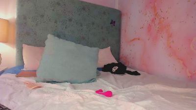 Preview photo of webcam model naomi_collins on Cam4