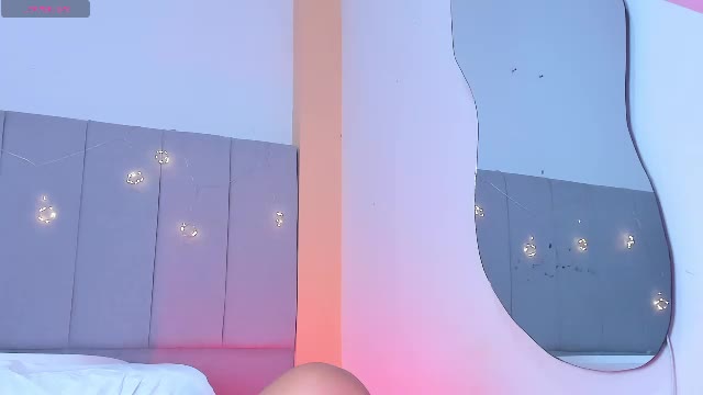 abrilzannety na Chaturbate: slike in profil