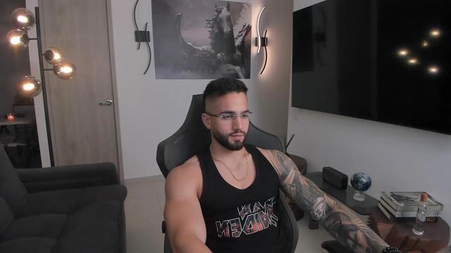 Preview photo of webcam model antony-walker on Flirt4Free