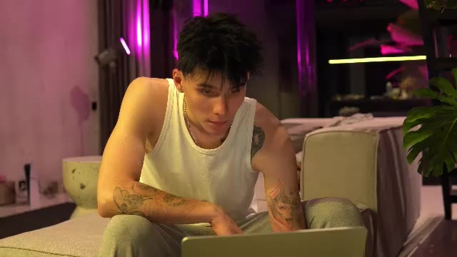 tai_fun, model webcam de Chaturbate: fotos