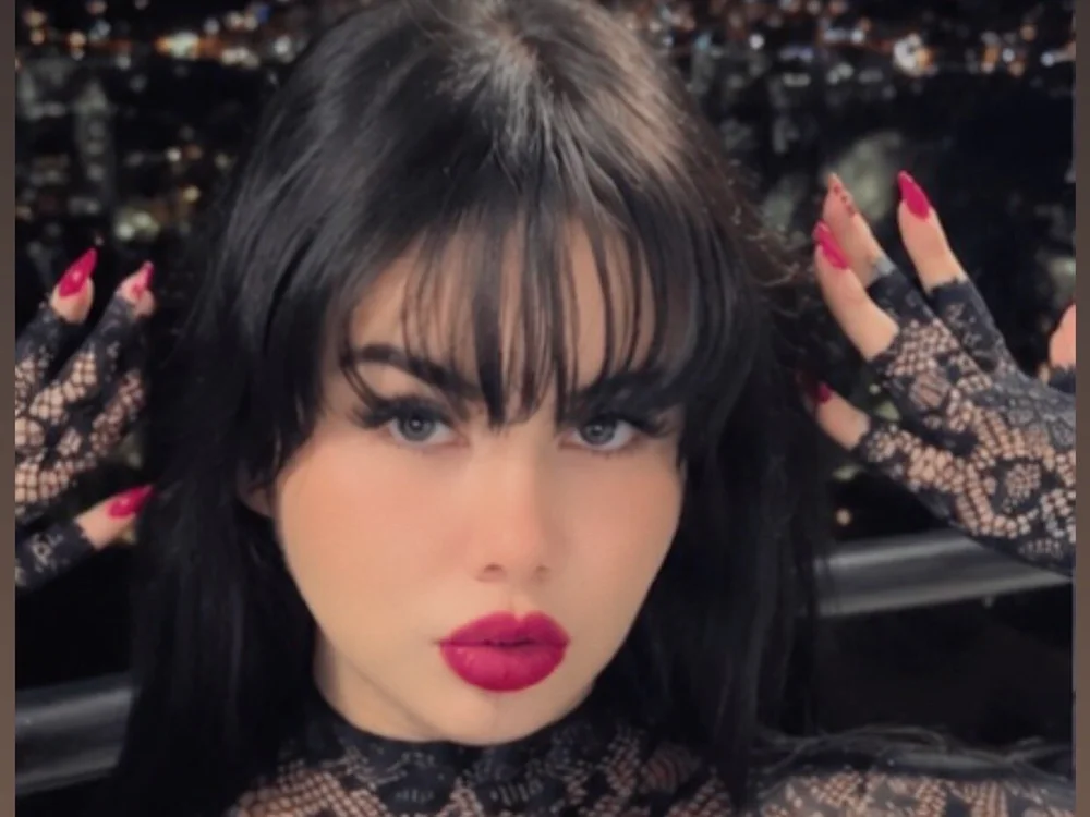Hey_Cata, model webcam pe Stripchat: poze