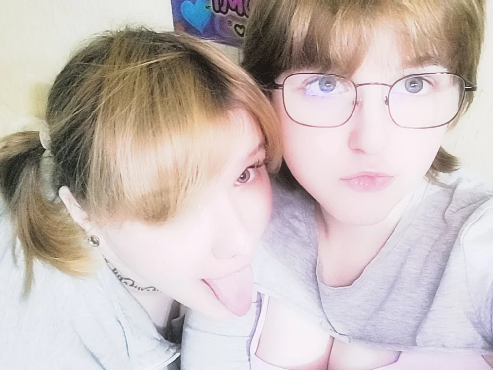 wehavepussies_xoxo na Stripchat: zdjęcia i profil