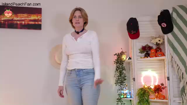 Preview photo of webcam model island_peach on Chaturbate