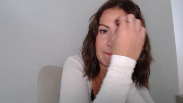 Preview photo of webcam model ema-howard on Flirt4Free
