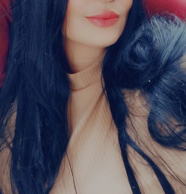 Preview photo of webcam model M_I_L_F_A on Stripchat