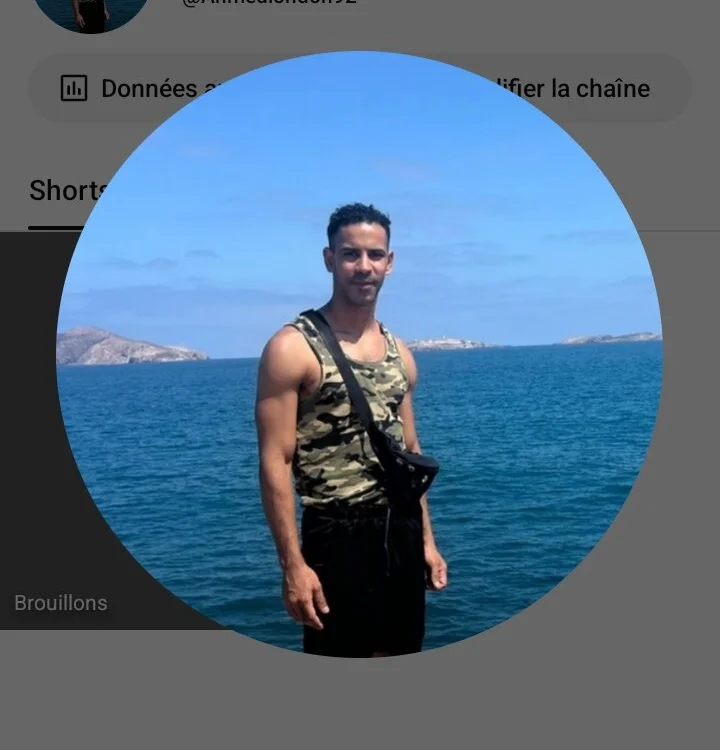 Sharklondon23 — Stripchat 直播模特：照片与资料