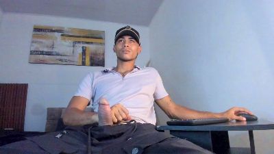 Preview photo of webcam model zander_20 on Cam4
