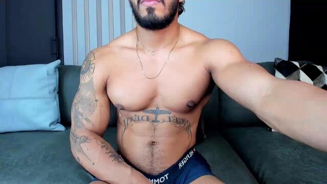bruce-roldan – Flirt4Free webkamerás modell