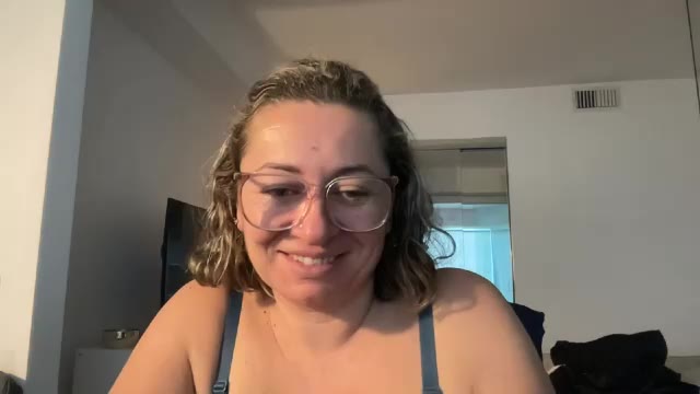 weluvlove4ever, modelo webcam do Chaturbate: fotos