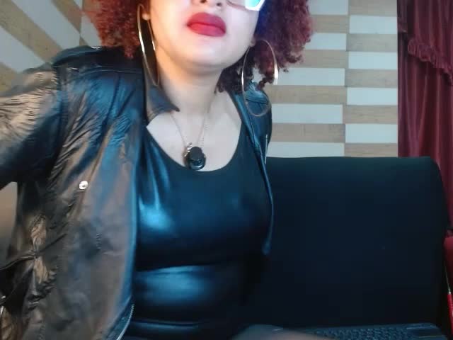 violetaswitch — XloveCam 直播模特：照片与资料