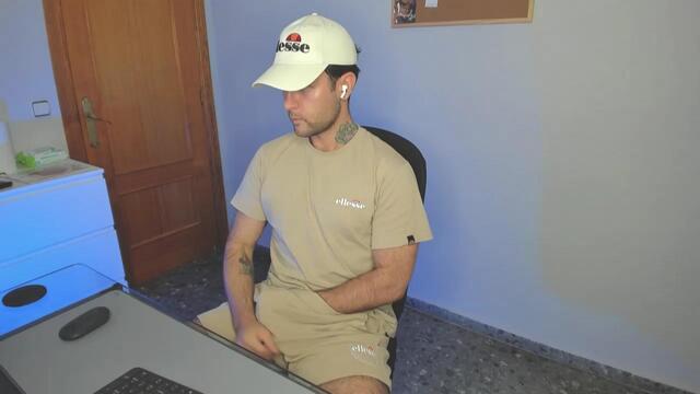 Preview photo of webcam model kevin-gorgeous on Flirt4Free