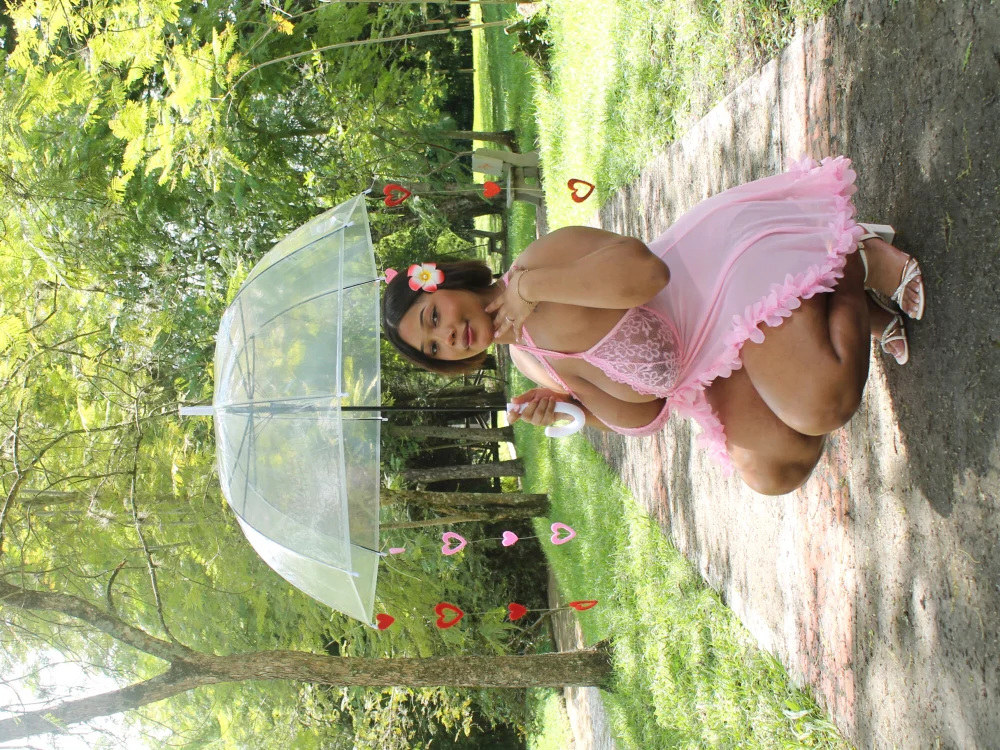 Preview photo of webcam model chantall_smith on Stripchat