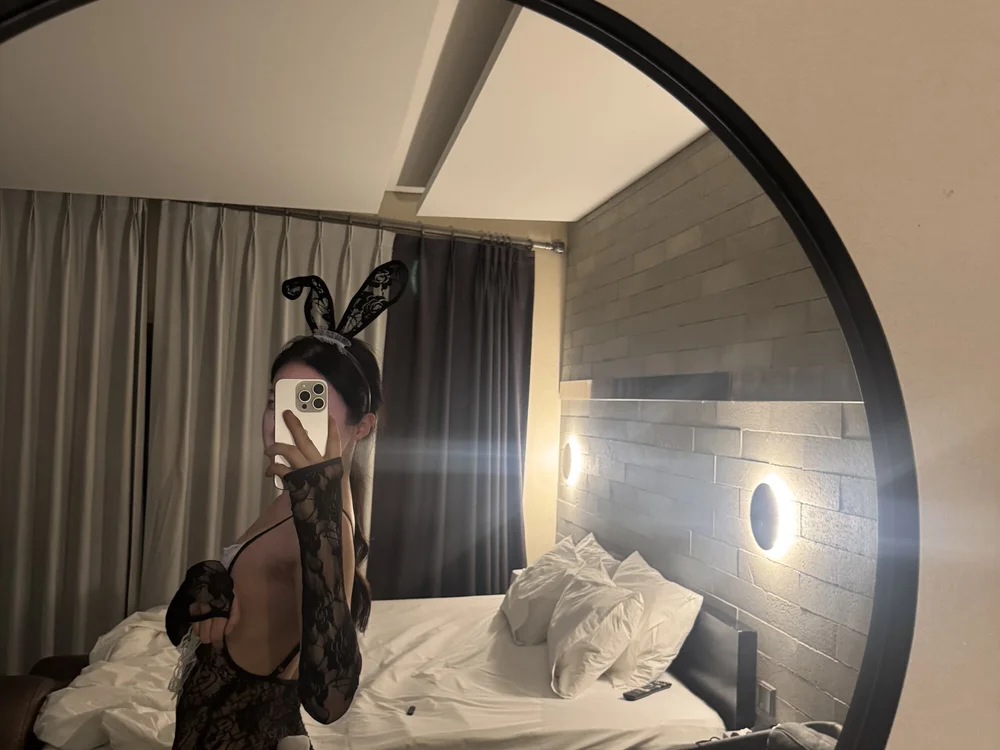 Preview photo of webcam model sexyjoy95 on Stripchat